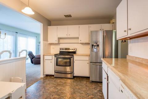 2060 Shepard Rd, Hoffman Estates, IL 60169 photo 3