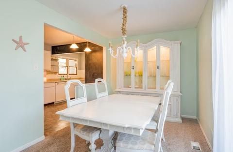 2060 Shepard Rd, Hoffman Estates, IL 60169 photo 6