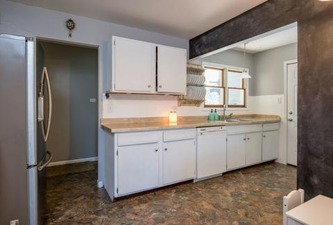 2060 Shepard Rd, Hoffman Estates, IL 60169 photo 4