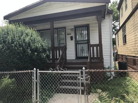 2041 W 68th Pl, Chicago, IL 60636 photo 1