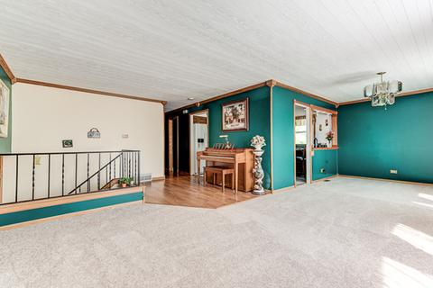 1499 Dennison Rd, Hoffman Estates, IL 60169 photo 6