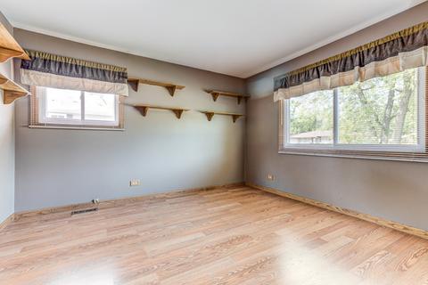 1499 Dennison Rd, Hoffman Estates, IL 60169 photo 15