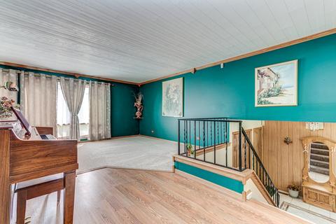 1499 Dennison Rd, Hoffman Estates, IL 60169 photo 4