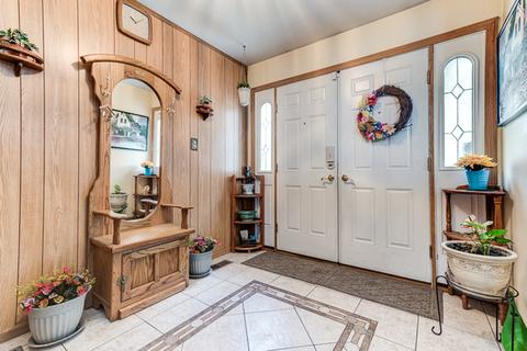 1499 Dennison Rd, Hoffman Estates, IL 60169 photo 3