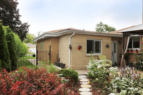 9246 Clancy Dr, Des Plaines, IL 60016 photo 18
