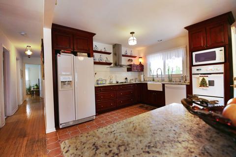 9246 Clancy Dr, Des Plaines, IL 60016 photo 5