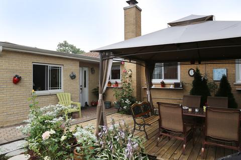 9246 Clancy Dr, Des Plaines, IL 60016 photo 19