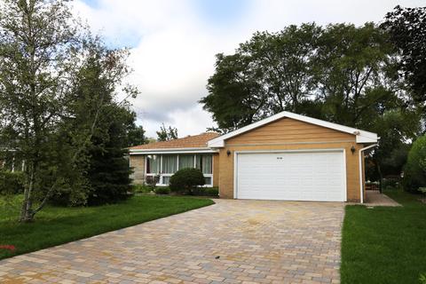 9246 Clancy Dr, Des Plaines, IL 60016 photo 1