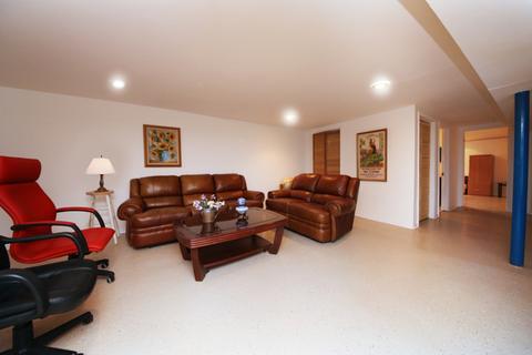 9246 Clancy Dr, Des Plaines, IL 60016 photo 13