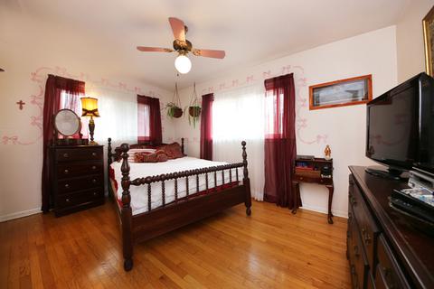 9246 Clancy Dr, Des Plaines, IL 60016 photo 8