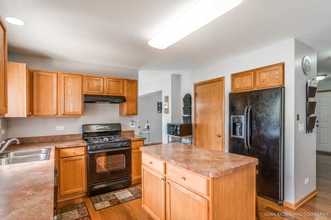 802 Martin Ct, Plano, IL 60545 photo 4