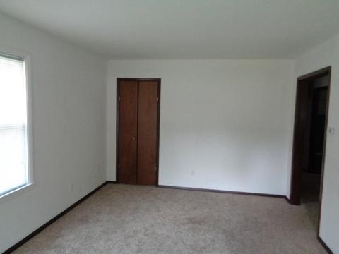 107 E Jones St, Plano, IL 60545 photo 6