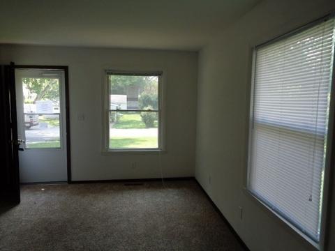 107 E Jones St, Plano, IL 60545 photo 5