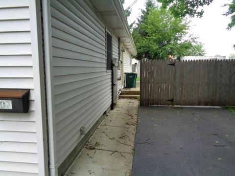 107 E Jones St, Plano, IL 60545 photo 3