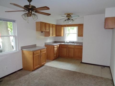 107 E Jones St, Plano, IL 60545 photo 7