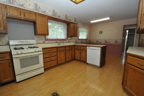 607 Ranch Rd, Wheaton, IL 60187 photo 4