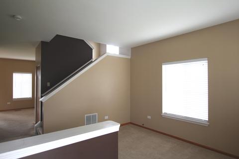 2828 Hoffman St, Plano, IL 60545 photo 2