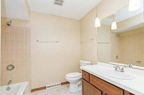 127 Stuarton Dr, Wheaton, IL 60189 photo 11