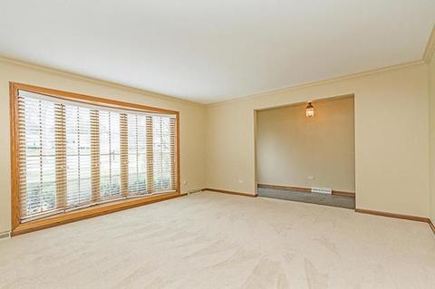 127 Stuarton Dr, Wheaton, IL 60189 photo 5