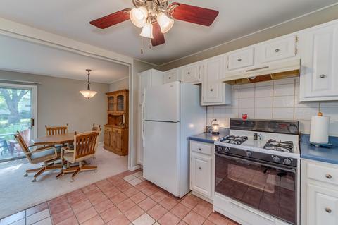 162 Thackeray Dr, Bolingbrook, IL 60440 photo 9