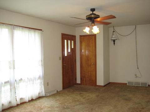 601 E Blaine St, Harvard, IL 60033 photo 3