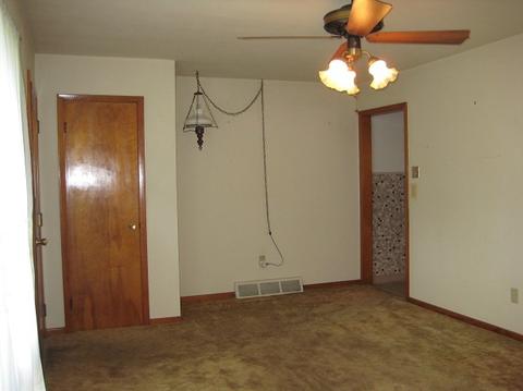 601 E Blaine St, Harvard, IL 60033 photo 4