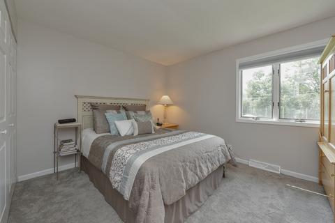 18 Shell Ct, Oswego, IL 60543 photo 9
