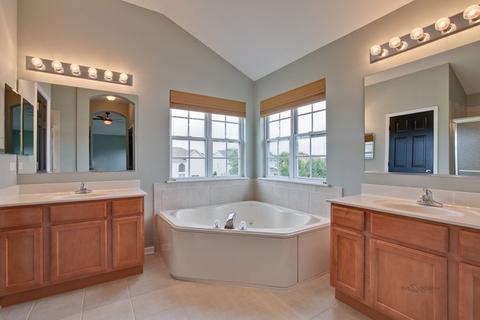 5759 River Birch Dr, Hoffman Estates, IL 60192 photo 21
