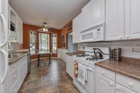 2158 Rossiter Pkwy, Plainfield, IL 60586 photo 3
