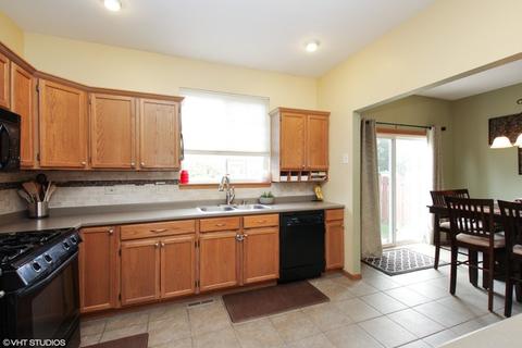1912 Carrier Cir, Plainfield, IL 60586 photo 3