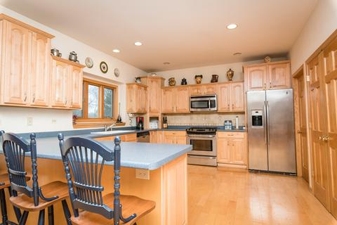 518 Bluffs Edge Dr, Mchenry, IL 60051 photo 3