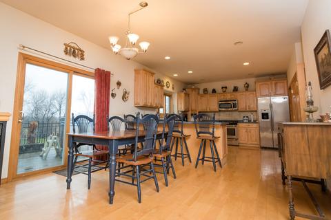 518 Bluffs Edge Dr, Mchenry, IL 60051 photo 2