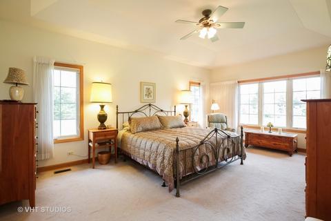 323 Sharon Dr, Sleepy Hollow, IL 60118 photo 10