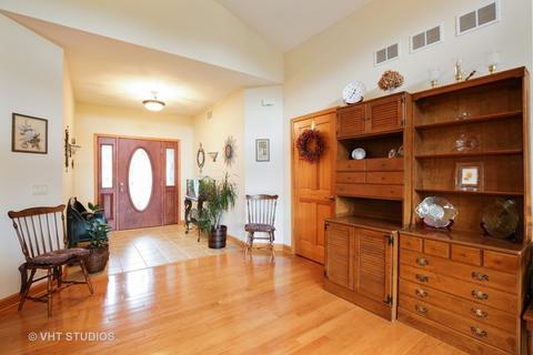 323 Sharon Dr, Sleepy Hollow, IL 60118 photo 2