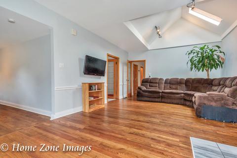 921 North Ave, Des Plaines, IL 60016 photo 4