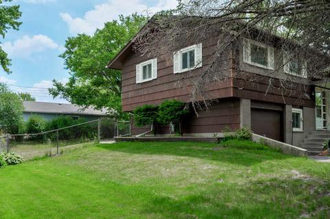 1635 Dennison Rd, Hoffman Estates, IL 60169 photo 2