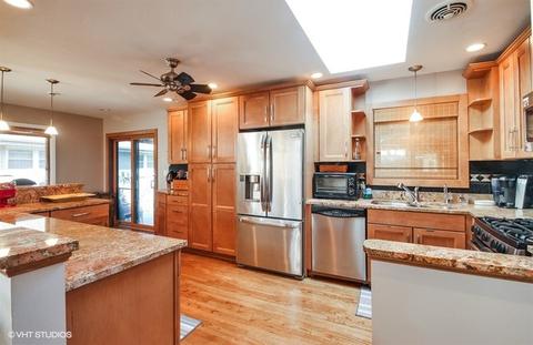 1406 E Small Ln, Mount Prospect, IL 60056 photo 4
