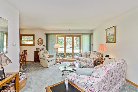 410 S Pine St, Mount Prospect, IL 60056 photo 2