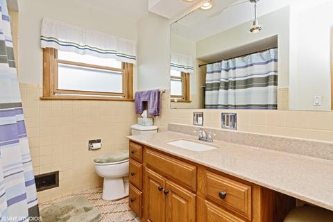 410 S Pine St, Mount Prospect, IL 60056 photo 9