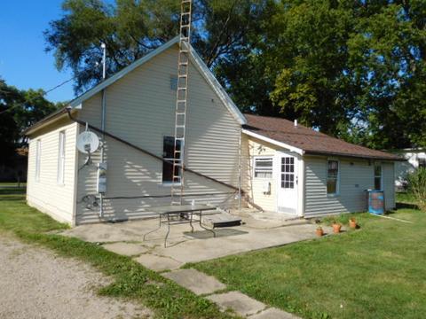 408 E 6th St, Long Point, IL 61333 photo 2