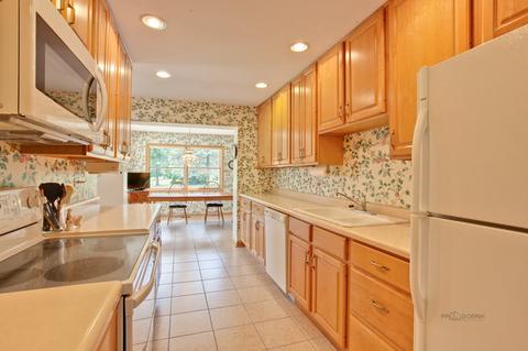 403 E Berkshire Ln, Mount Prospect, IL 60056 photo 9