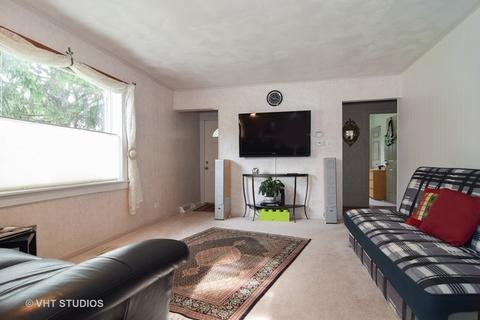 1160 Apple St, Hoffman Estates, IL 60169 photo 2
