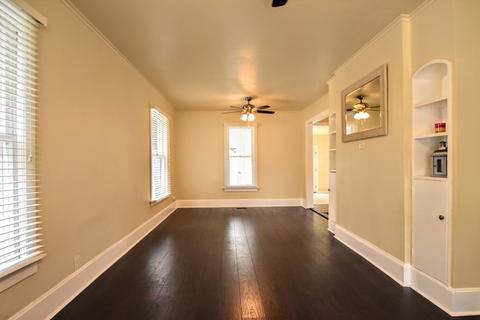 113 Lovell St, Elgin, IL 60120 photo 4