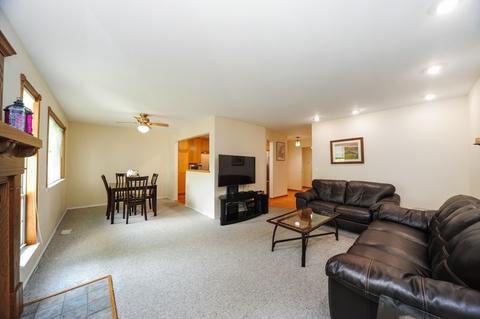 1404 Shore Ct #D1, Wheeling, IL 60090 photo 3