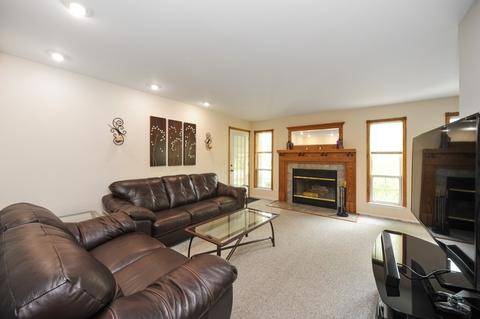 1404 Shore Ct #D1, Wheeling, IL 60090 photo 2