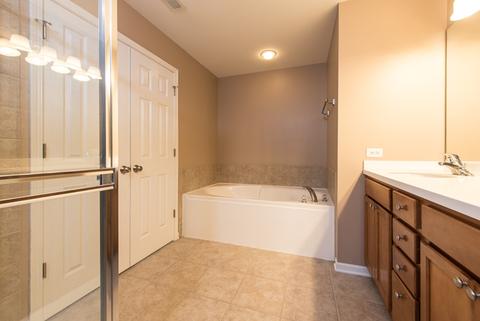 217 Comstock Dr, Elgin, IL 60124 photo 7