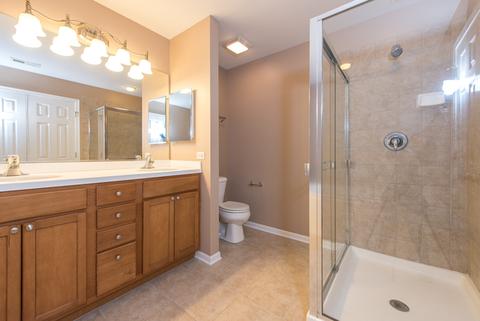 217 Comstock Dr, Elgin, IL 60124 photo 8