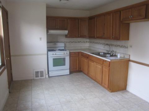 10042 S Eberhart Ave, Chicago, IL 60628 photo 6