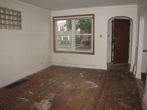 10042 S Eberhart Ave, Chicago, IL 60628 photo 3