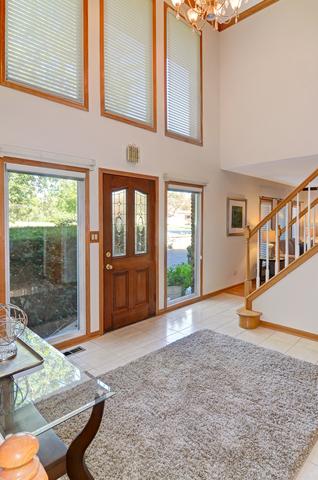 6647 Bentley Ave, Willowbrook, IL 60527 photo 3